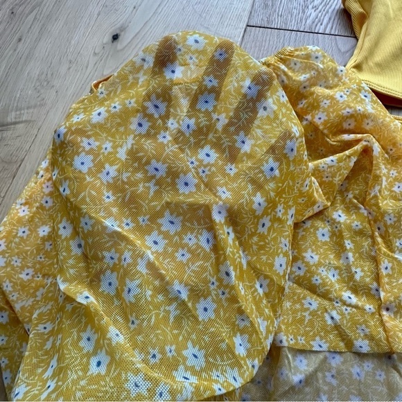 NEW  3piece Solid Bikini Swimsuit & Ditsy Floral Beach Skirt - Picture 6 of 12